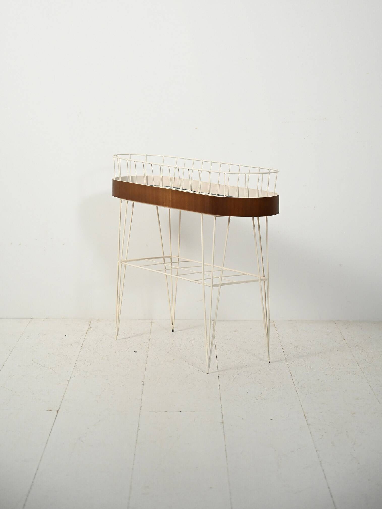 Scandinavian oval planter in metal and teak