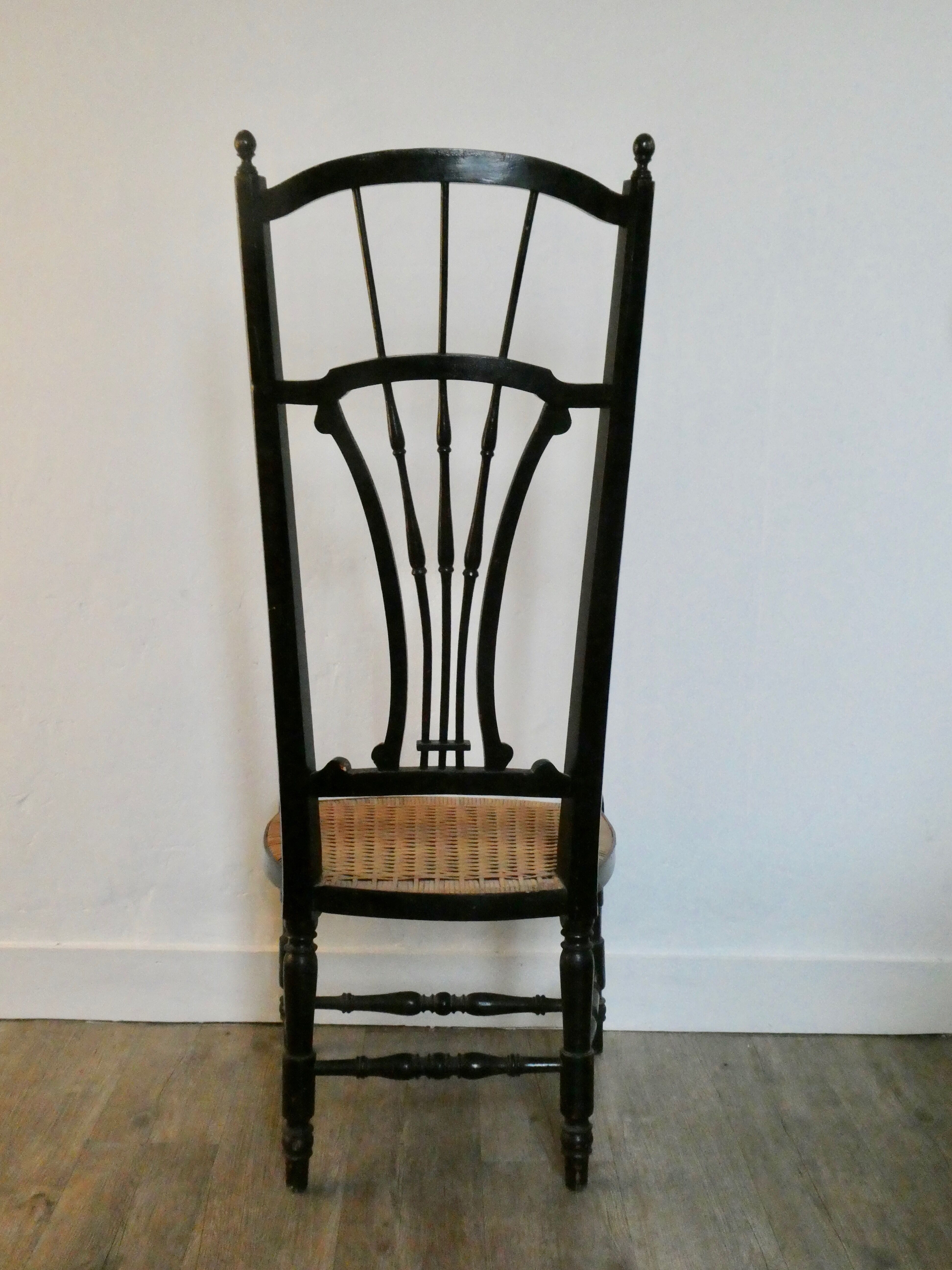 Provencal nanny chair with old canned seat