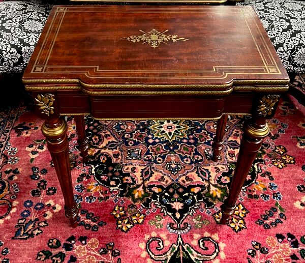 table à jeux de style Napoléon III
