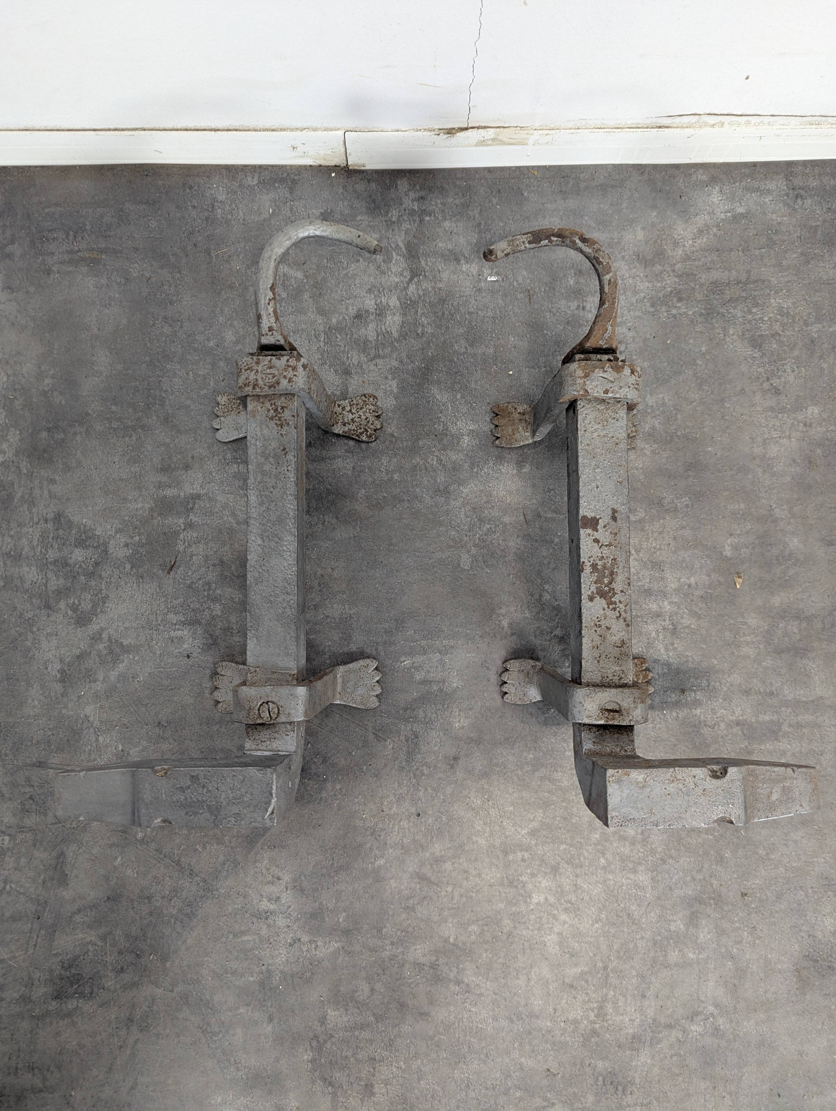 Pair of zoomorphic andirons, couple of dachshunds.