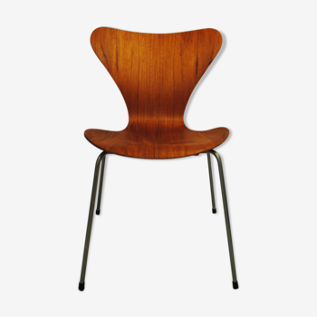 Chaise  conçue par Arne Jacobsen pour Fritz Hansen