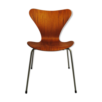 Chaise  conçue par Arne Jacobsen pour Fritz Hansen