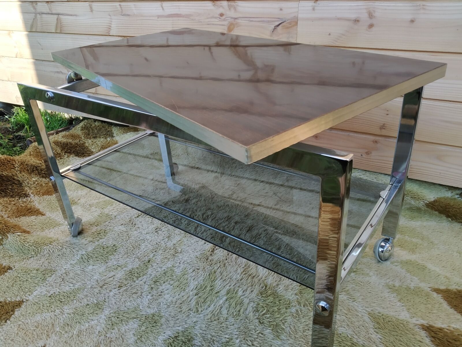 Swivel rolling coffee table