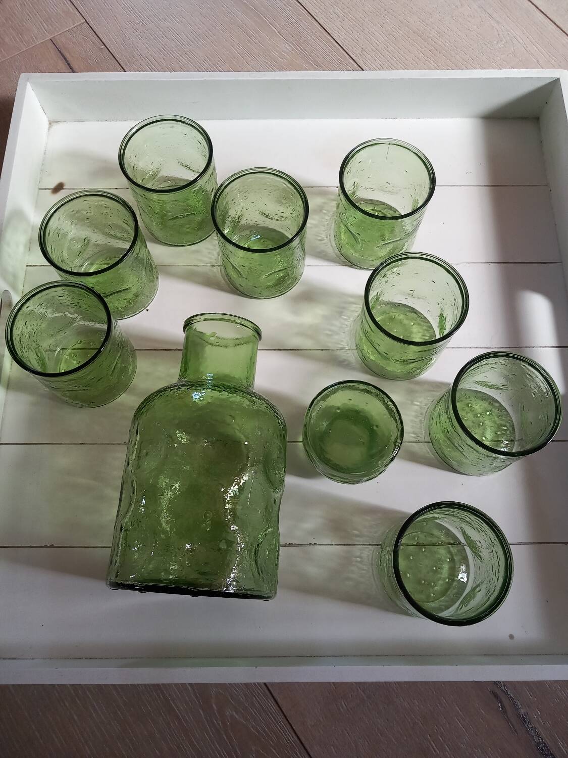 Carafe and 8 old glasses in bubble molded glass
