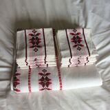 Rectangular tablecloth and its 18 towels - vintage Basque linen