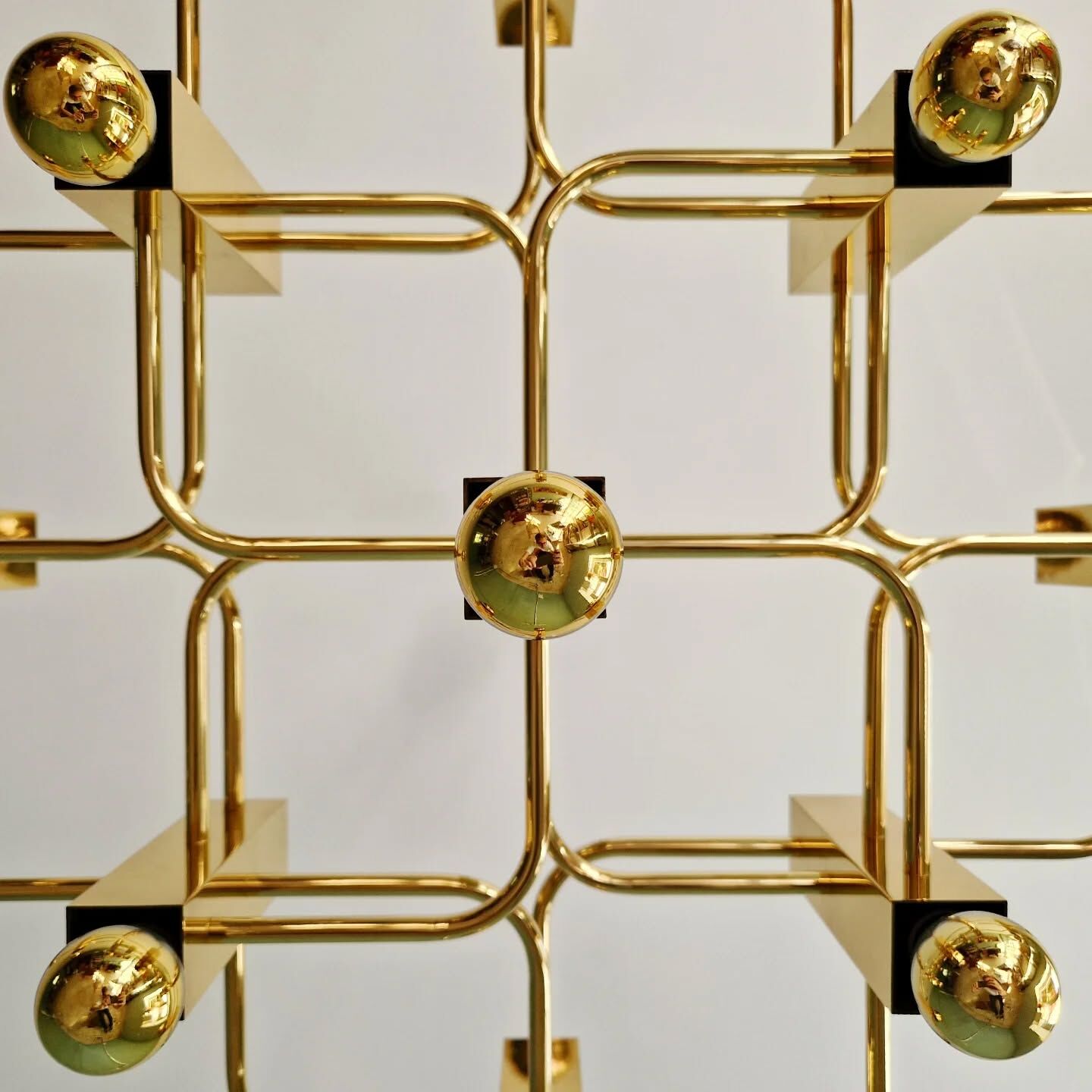 Geometric brass chandelier, design G. Sciolari, Boulanger, 1970