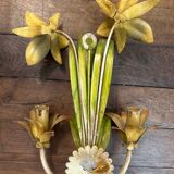 Applique en metal avec des lys