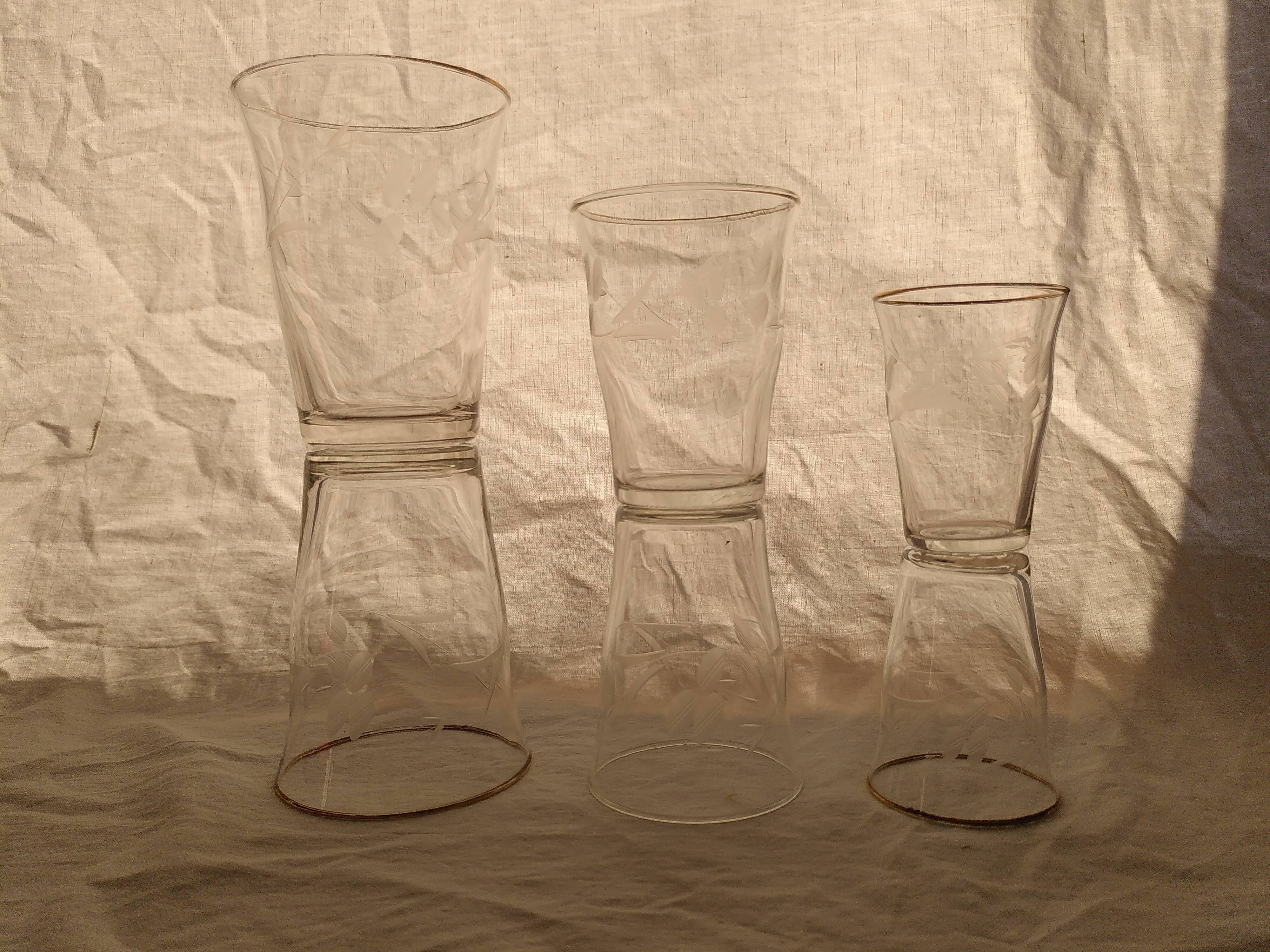 Engraved cup glass service