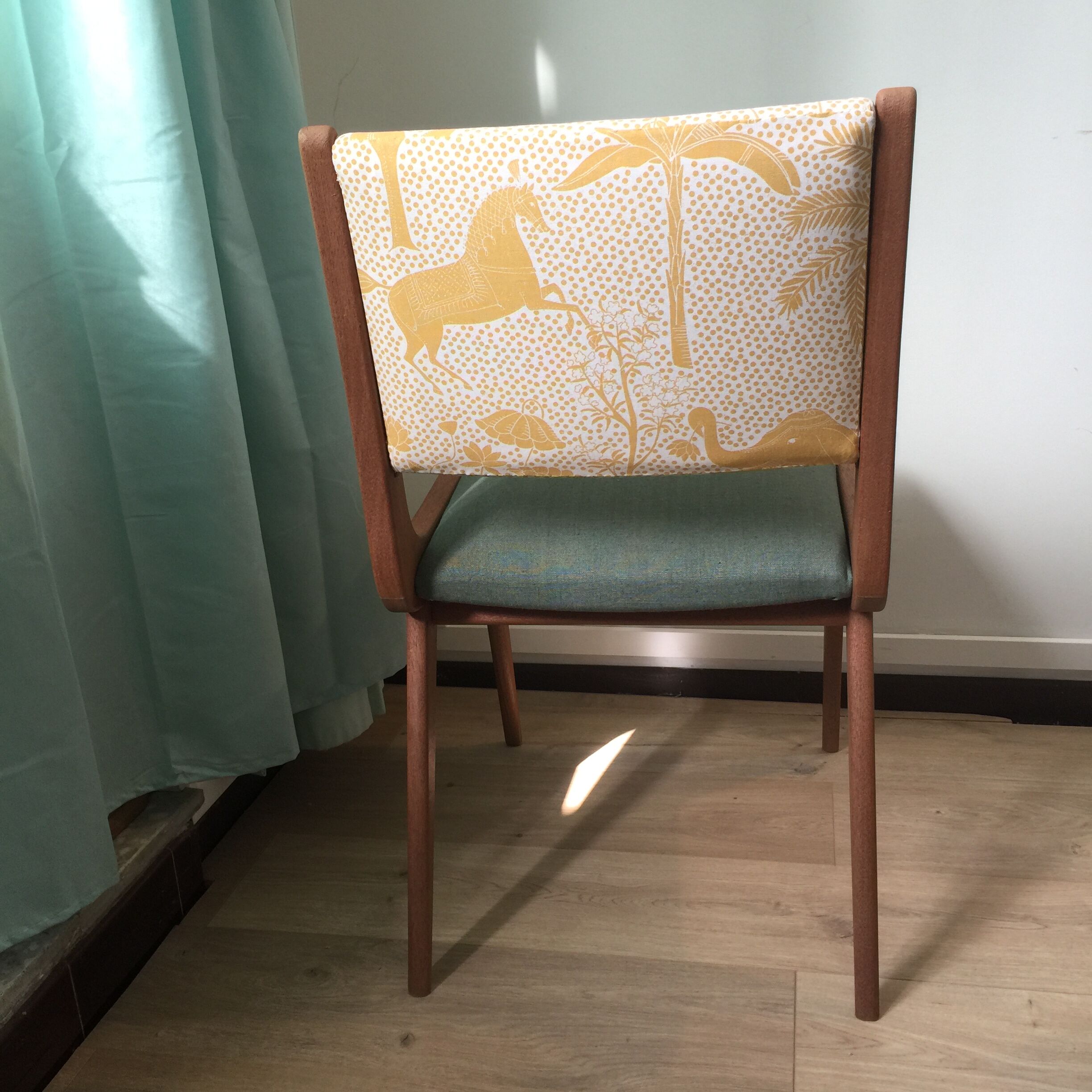 Suite of 4 vintage chairs 70 years