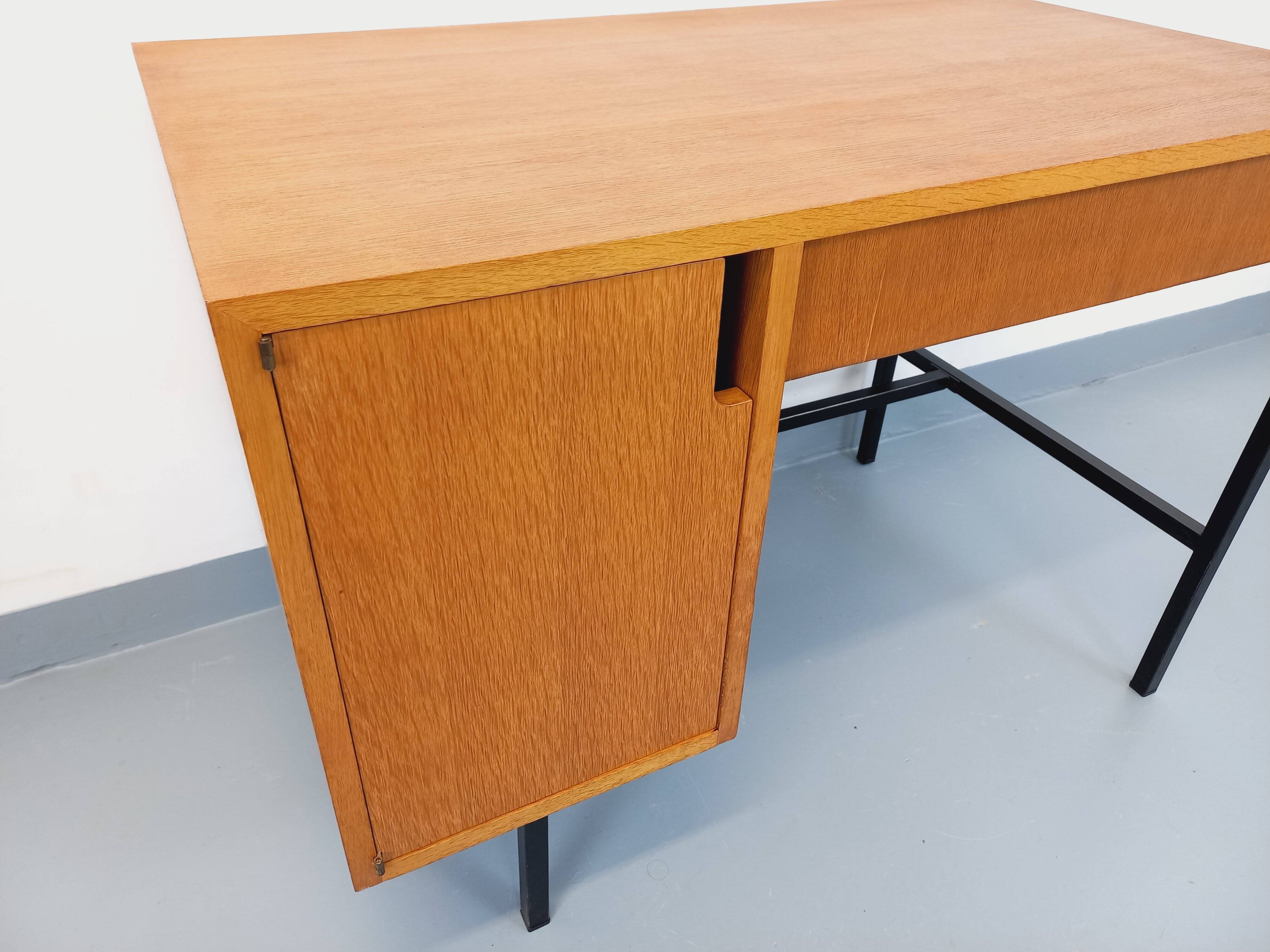 Bureau moderniste vintage Multitable par Jacques Hitier en bois de chêne