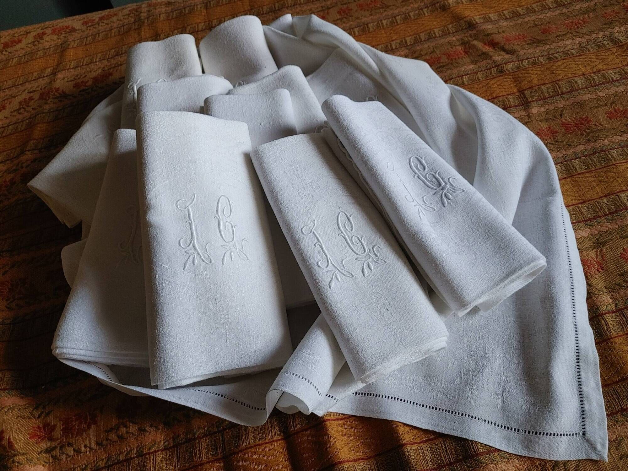 12 old table napkins - Linen & silk damask with Floral decoration - JC monograms