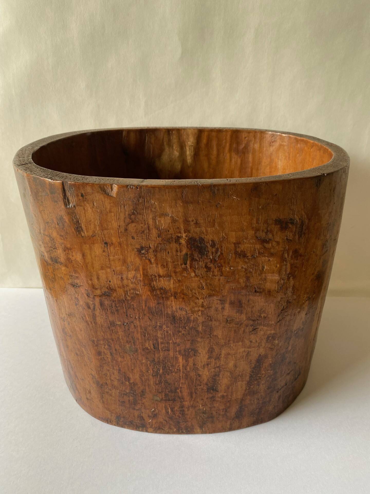 Large Chinese plant pot