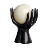 Lampe a poser vintage 1980 mains enserrant boule verre blanche