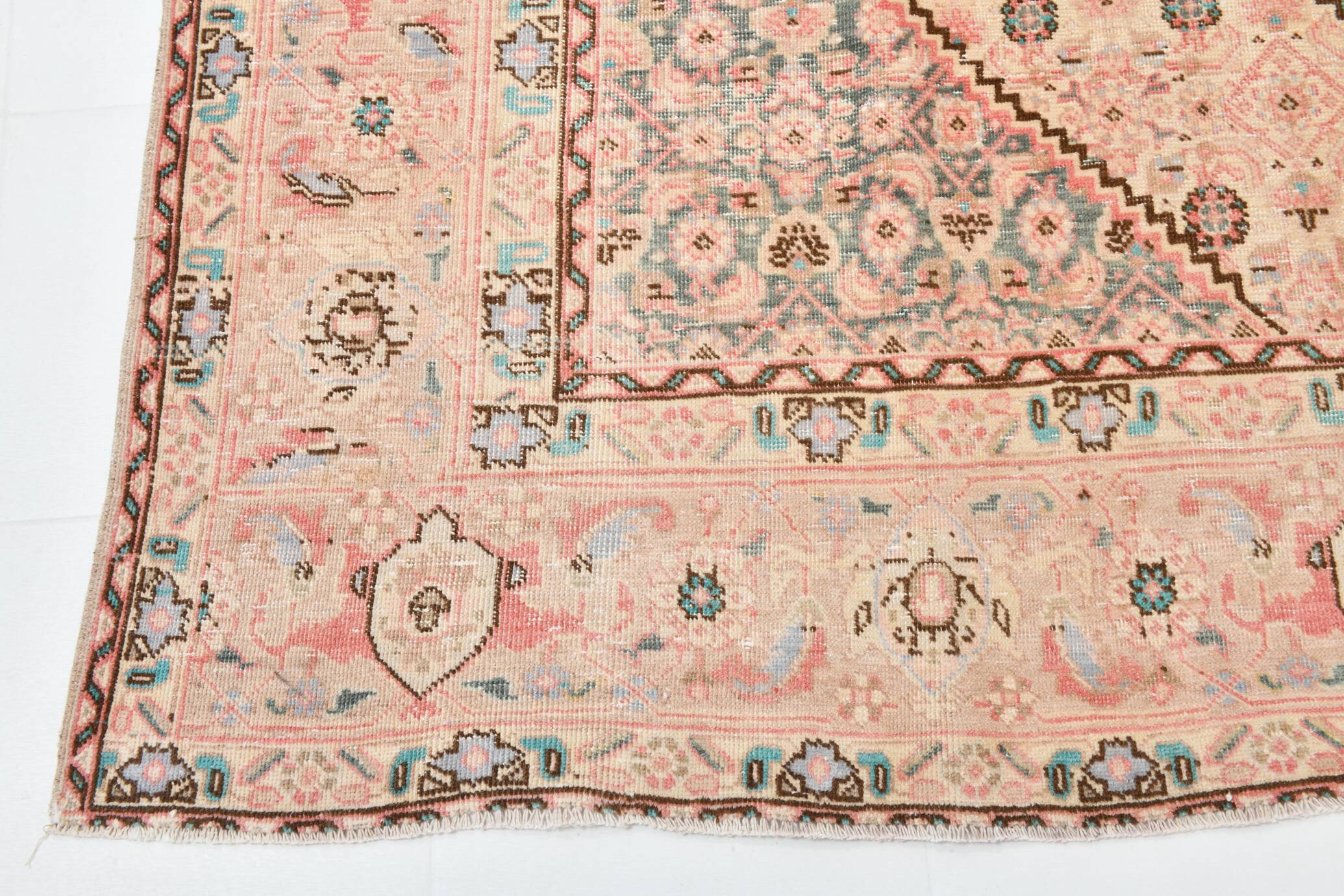Pale Red & Teal Green Persian Heriz Rug, 288x382Cm