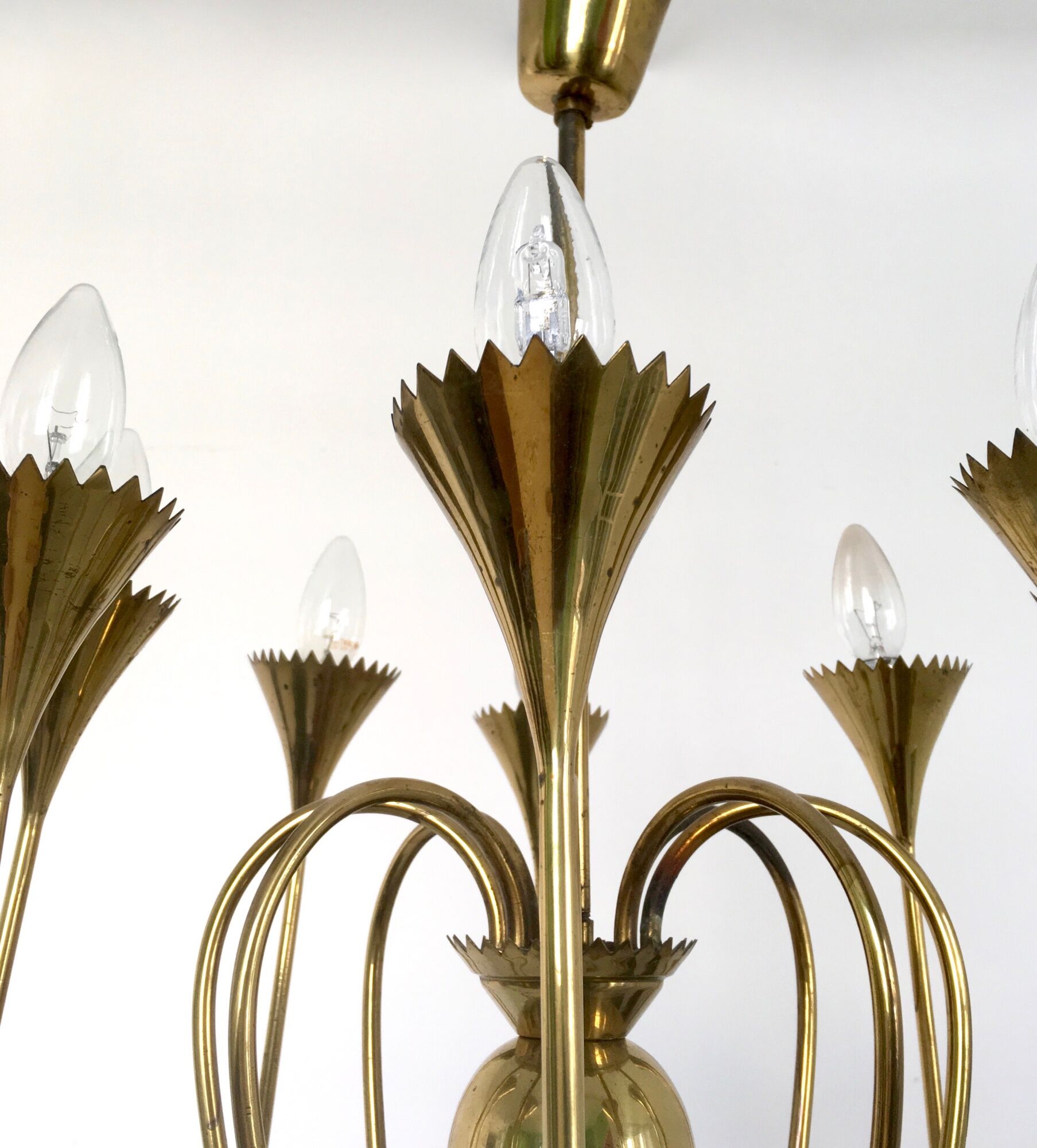 Vintage Eight-Light Brass Chandelier Highly Ascribable to Ulrich, Italy