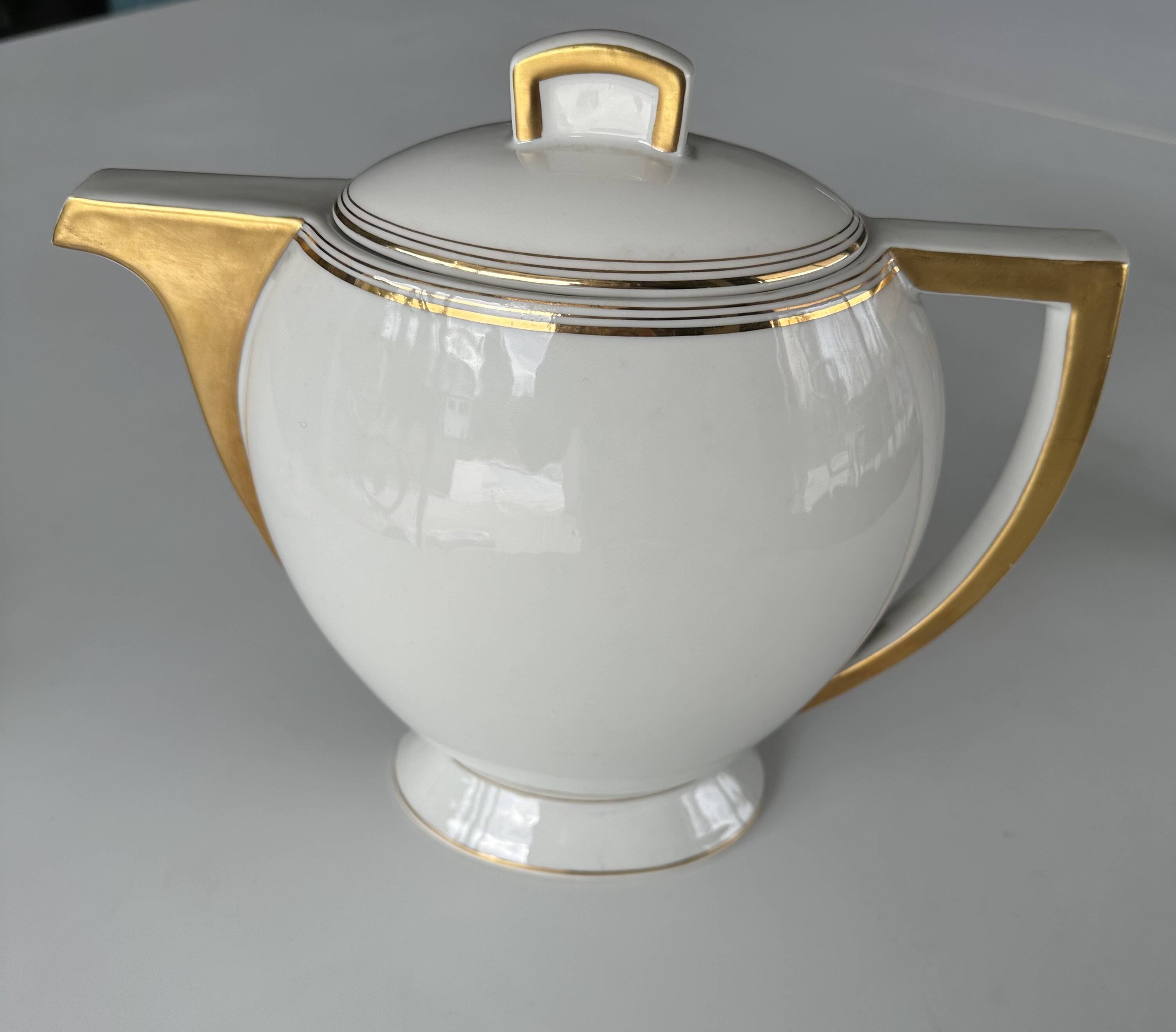 3-piece service Limoges – teapot, sugar bowl, milk jug – white & gold