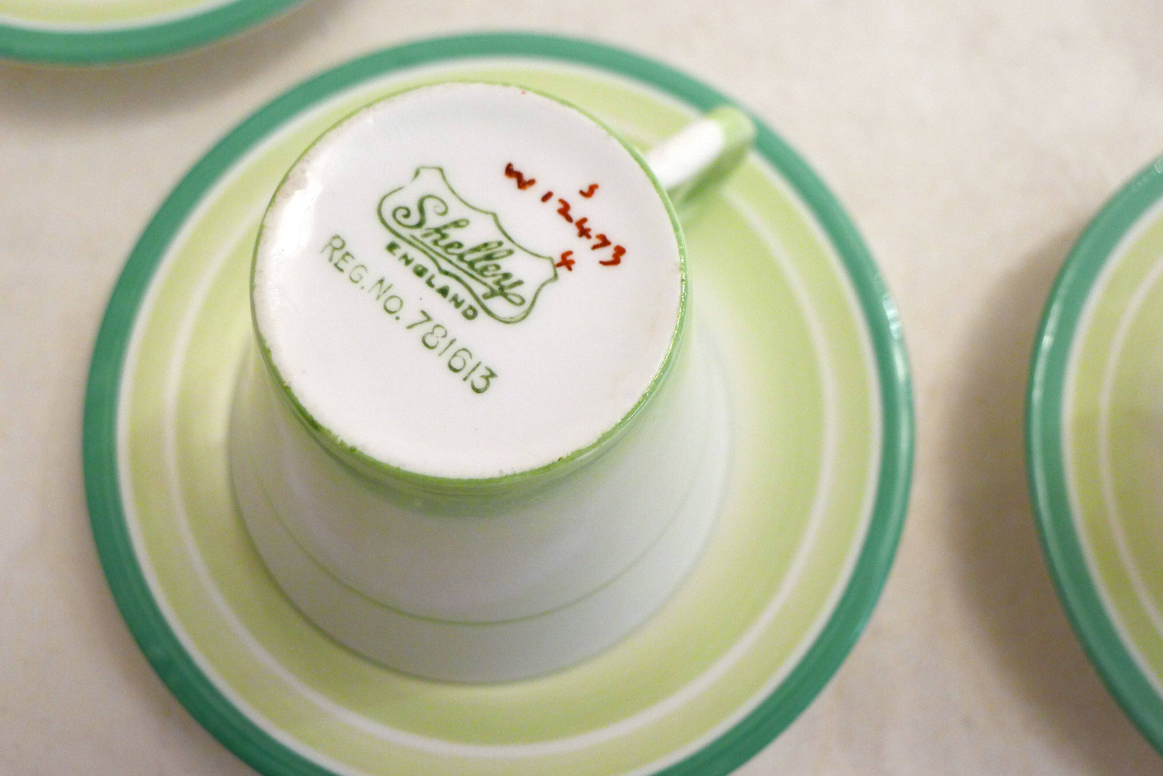 Art Deco English coffee service in porcelain from the 1930s.