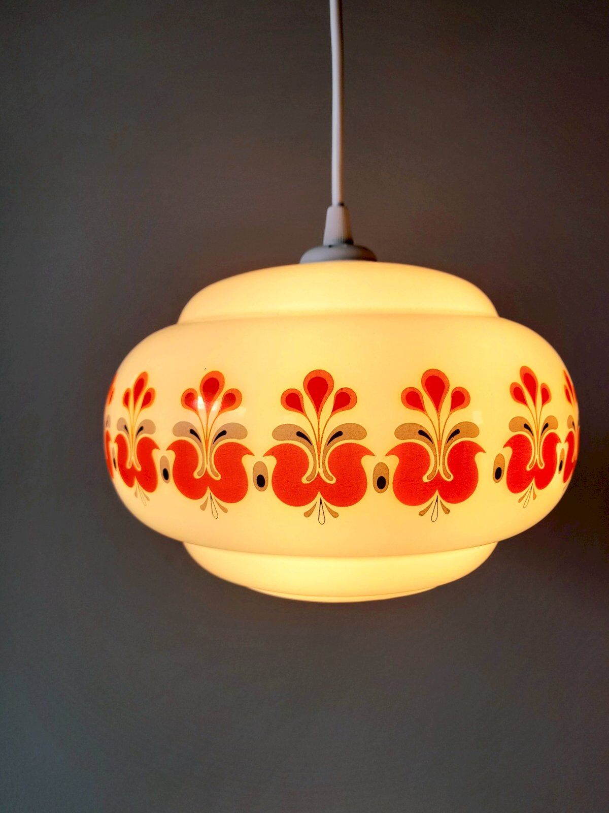 Suspension in opaline screen-printed 1970