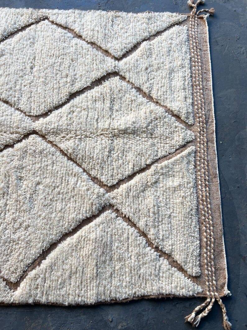 Traditional handmade Moroccan Atlas wool rug 2/3 m