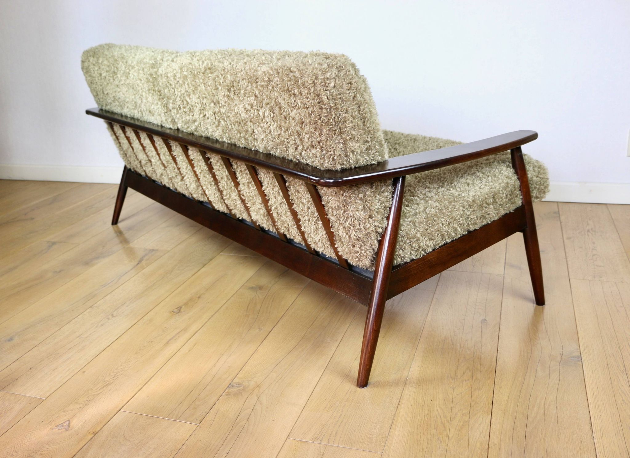 Beautiful vintage three-seater sofa from the 80s with removable cushions - long pile khaki, dark beige