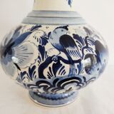 Delft vase decorated with a bird
