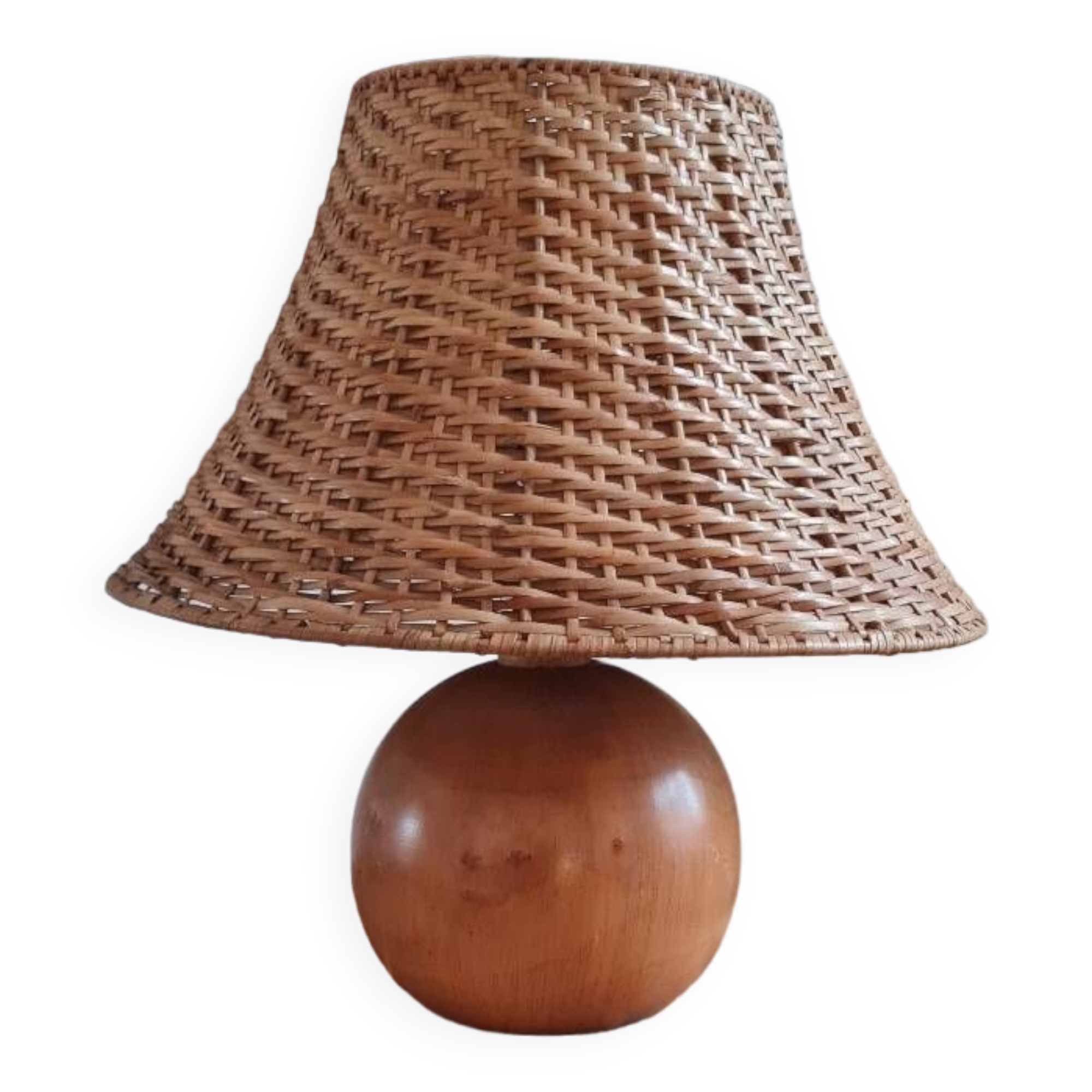 Ball lamp in walnut wood and wicker