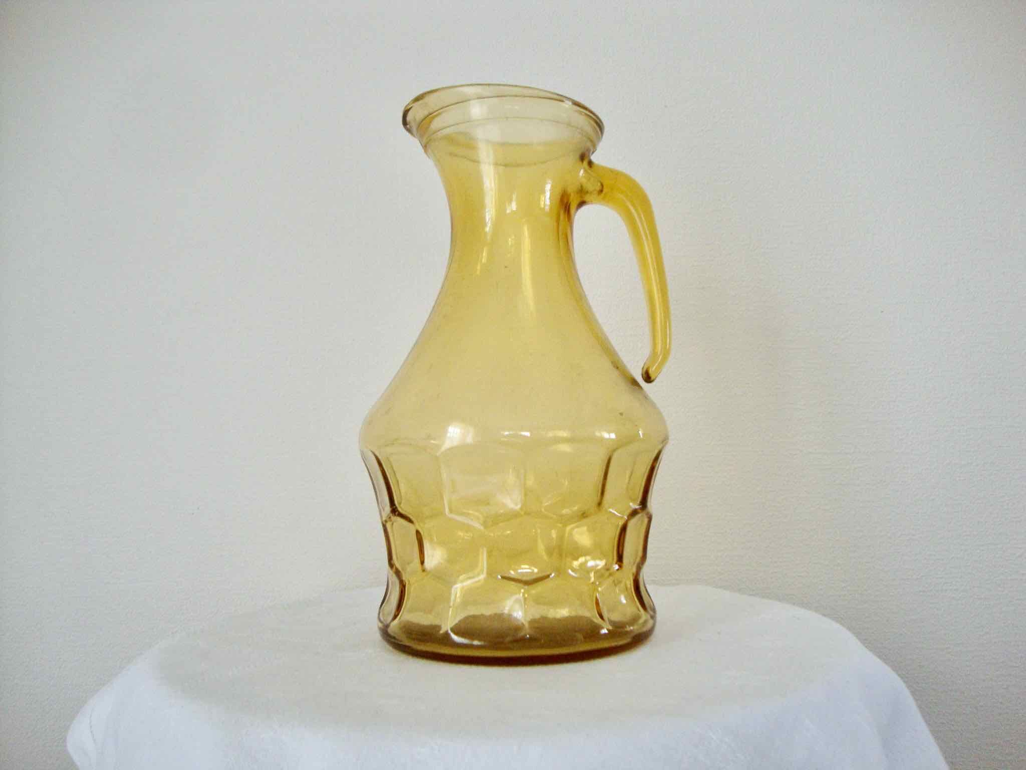 Carafe service and 15 vintage glasses