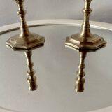Paire d'anciens bougeoirs en laiton