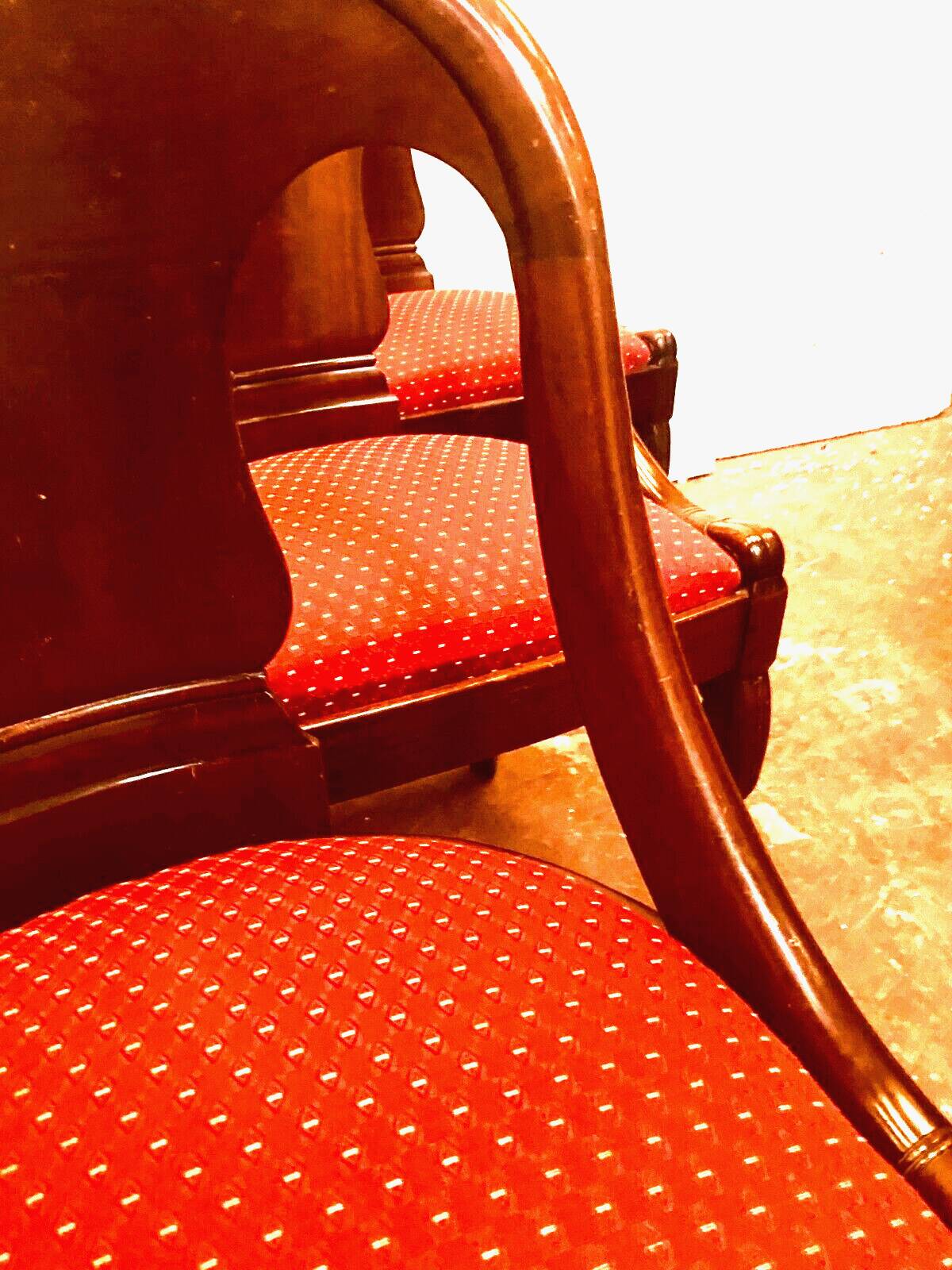Suite de six chaises gondoles en acajou et placage XX siècle