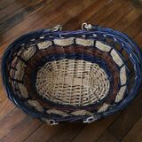 Rattan basket with handle