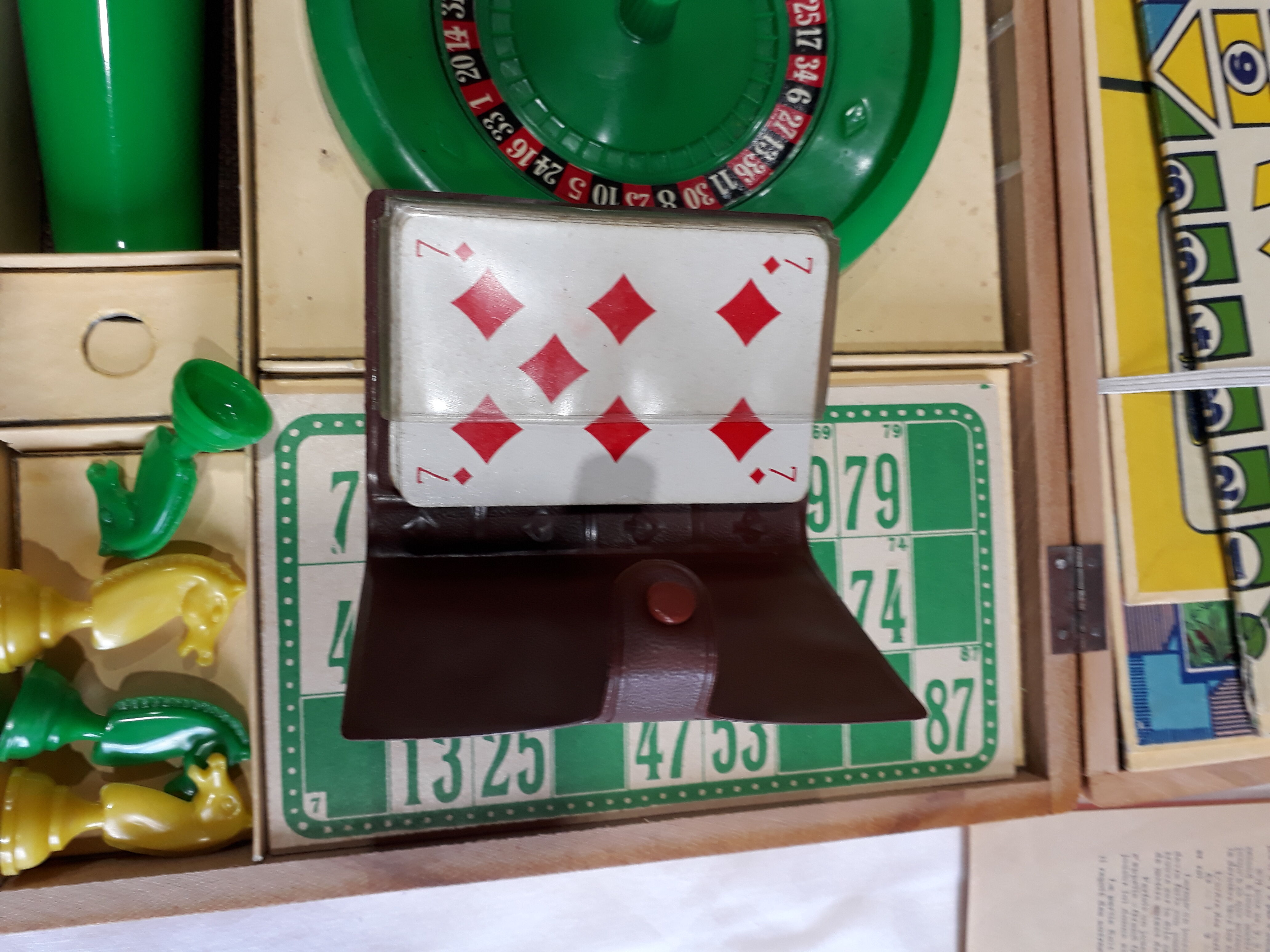Boite de jeux en bois