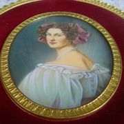 Portrait miniature medallion