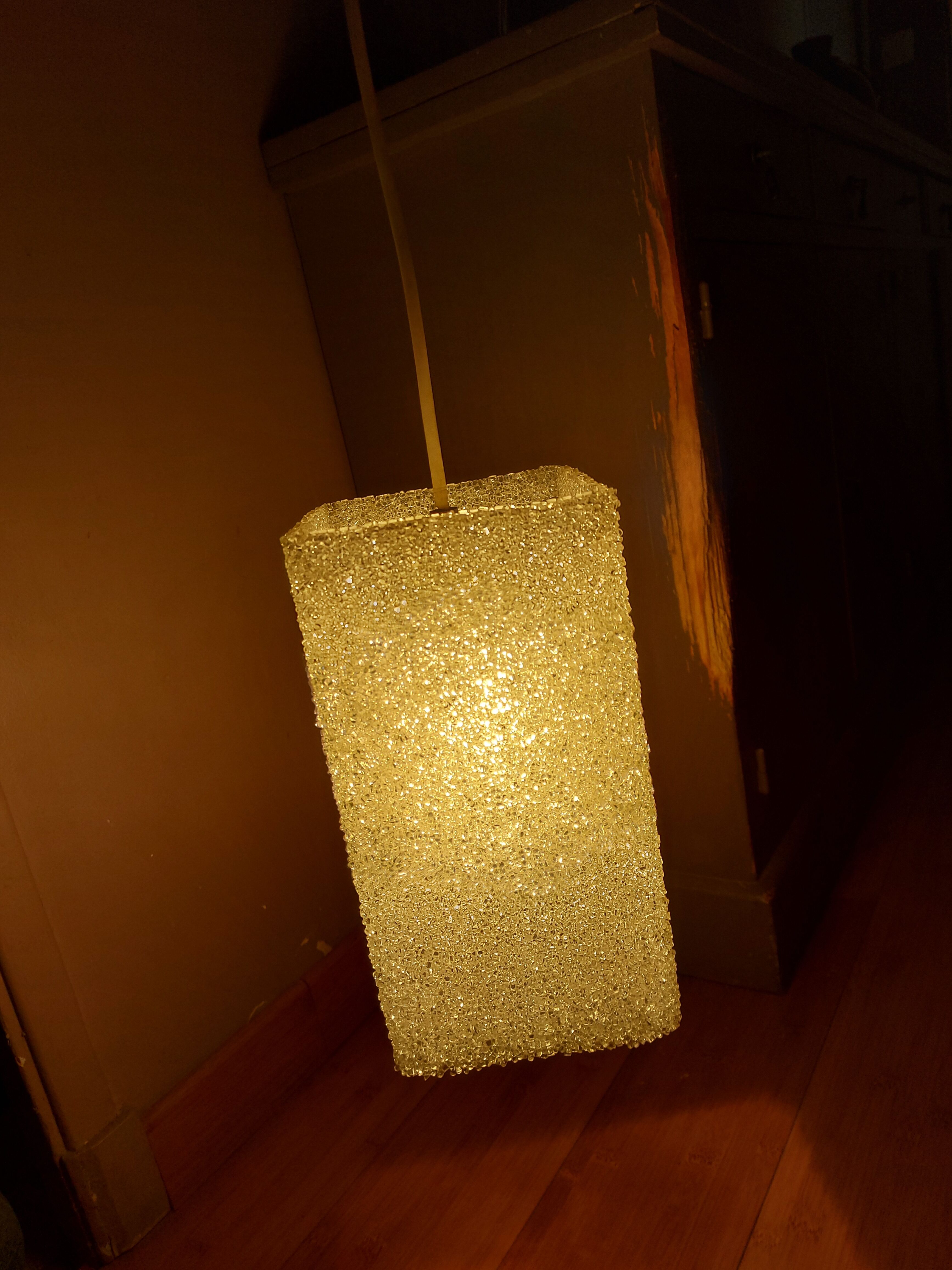 Vintage suspension in pespex