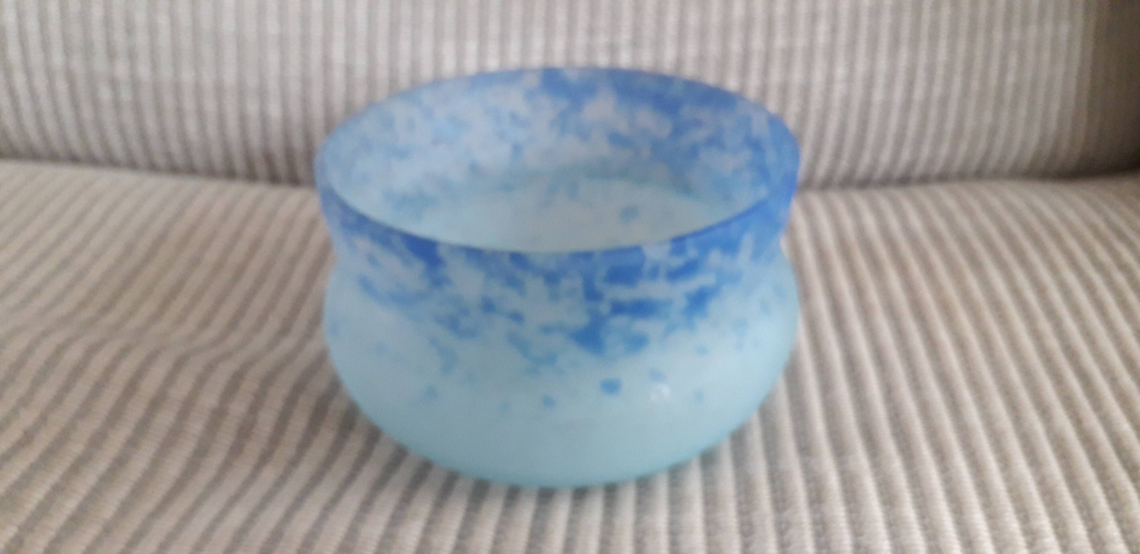 Art nouveau pocket emptier