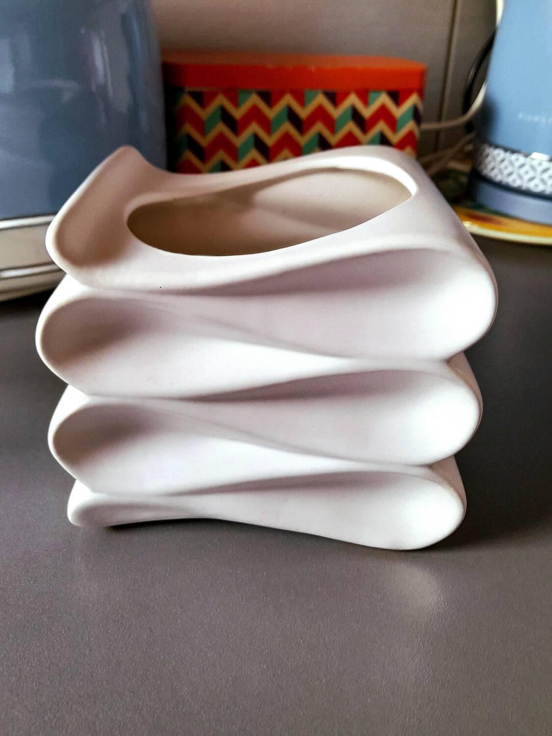 Ceramic vase / planter