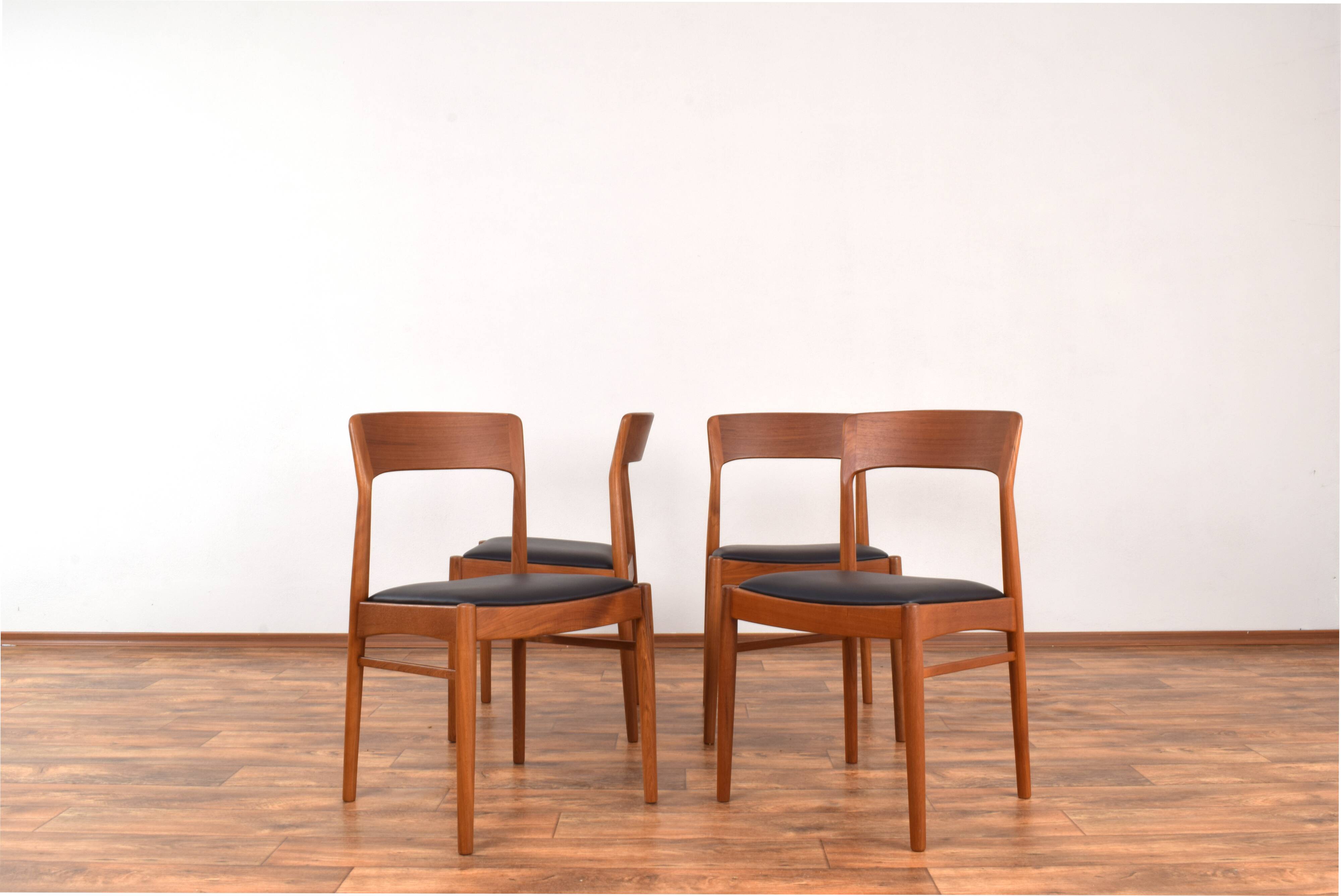 Chaises de salle à manger danoises en teck et cuir par Henning Kjærnulf pour Korup Stolefabrik, années 1960, lot de 4