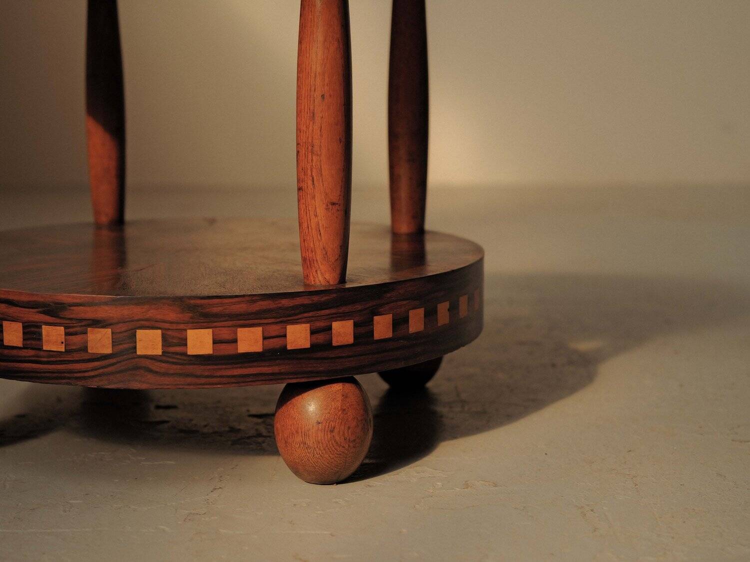 Art Deco gueridon in marquetry, circa 1930.