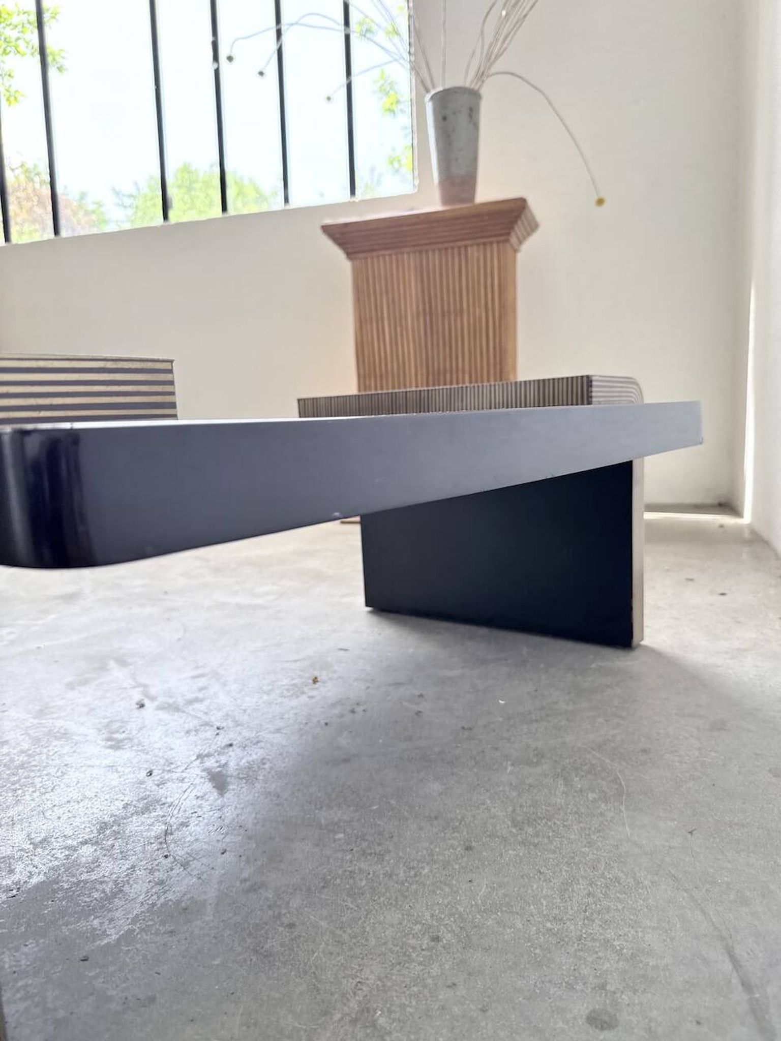 Art Deco coffee table in lacquer and brass