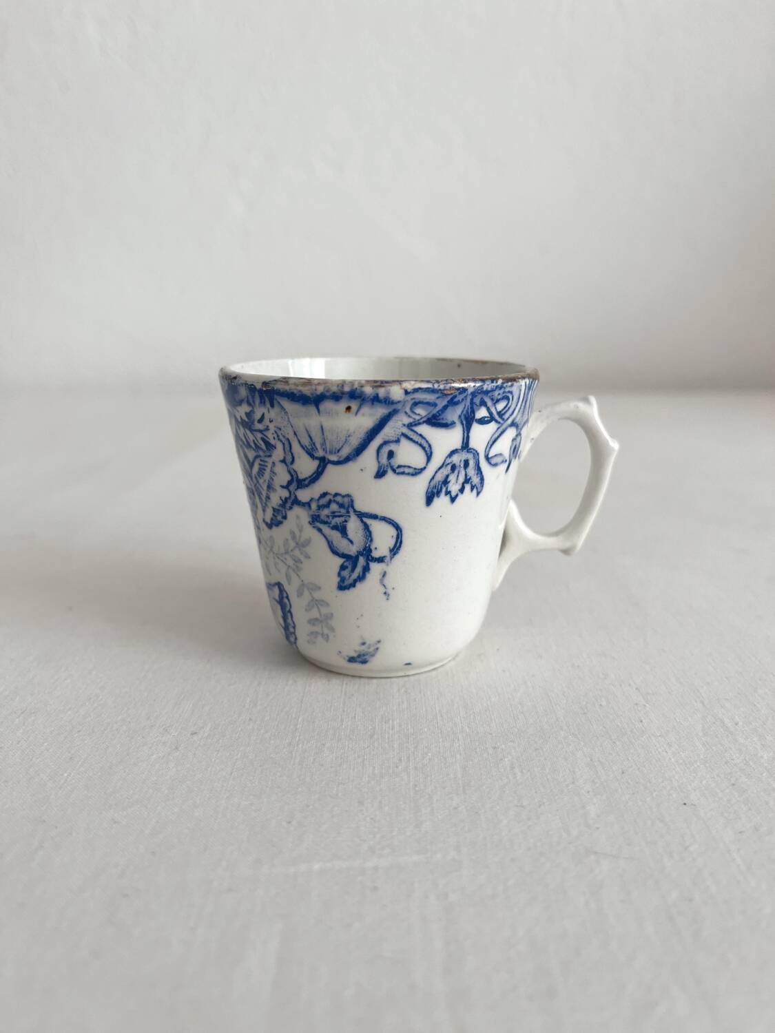 Saint Amand “Floral” old iron earth coffee cup