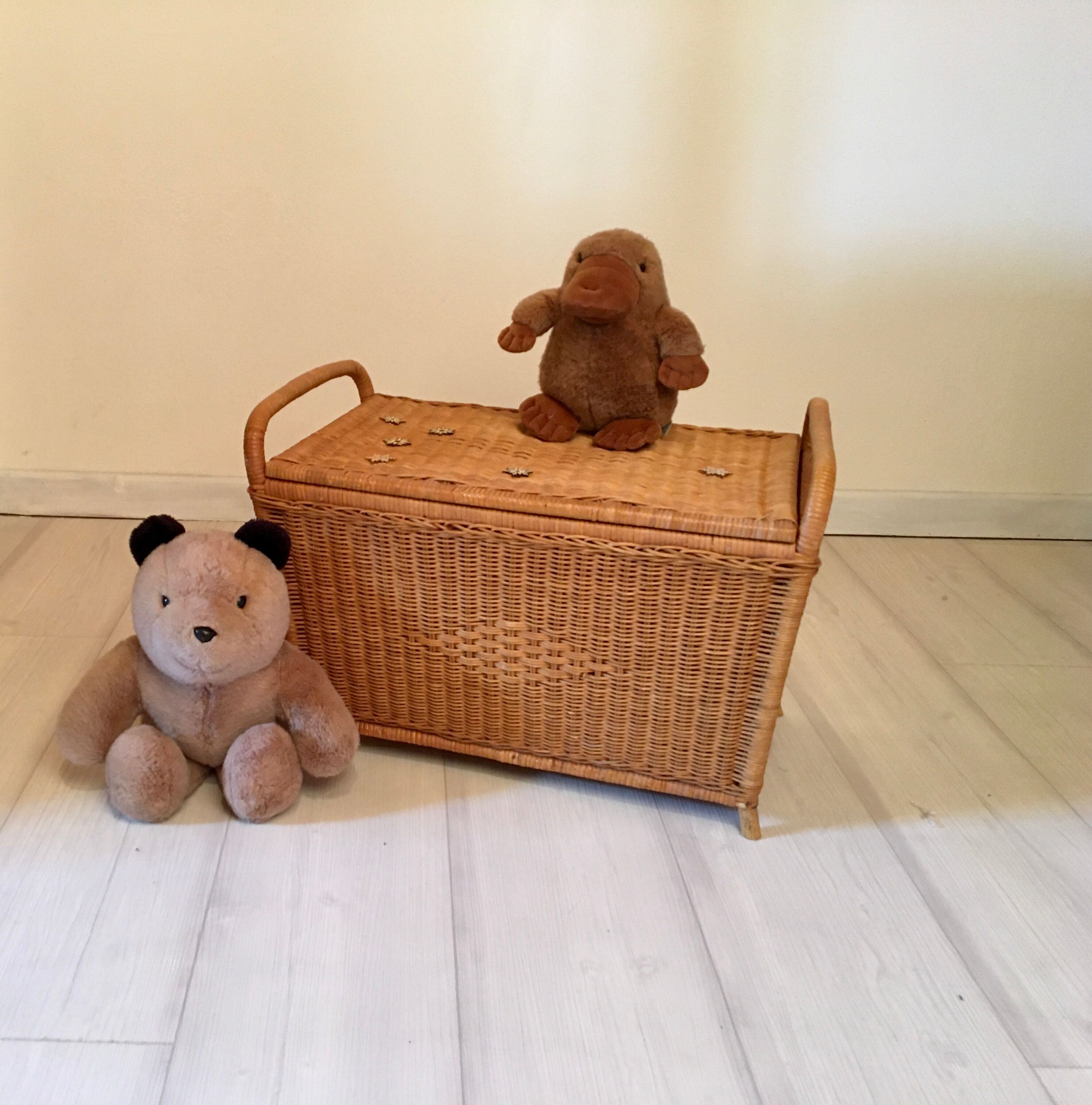 Coffre à jouets rotin années 50