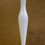 Vase soliflore blanc en opaline.