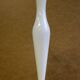 Vase soliflore blanc en opaline.