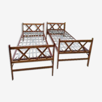 Vintage brace beds