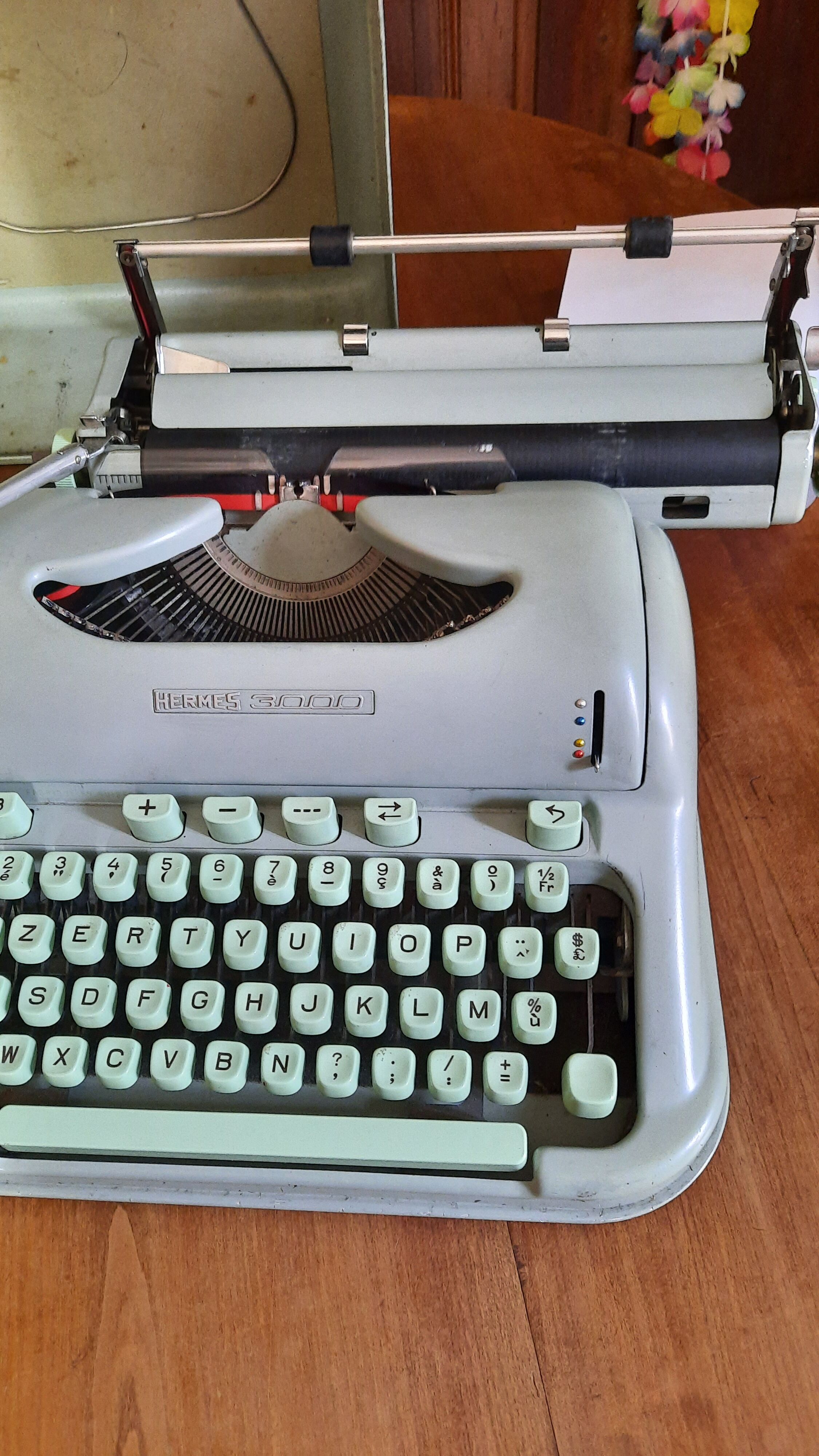 Machine a écrire Hermes 3000