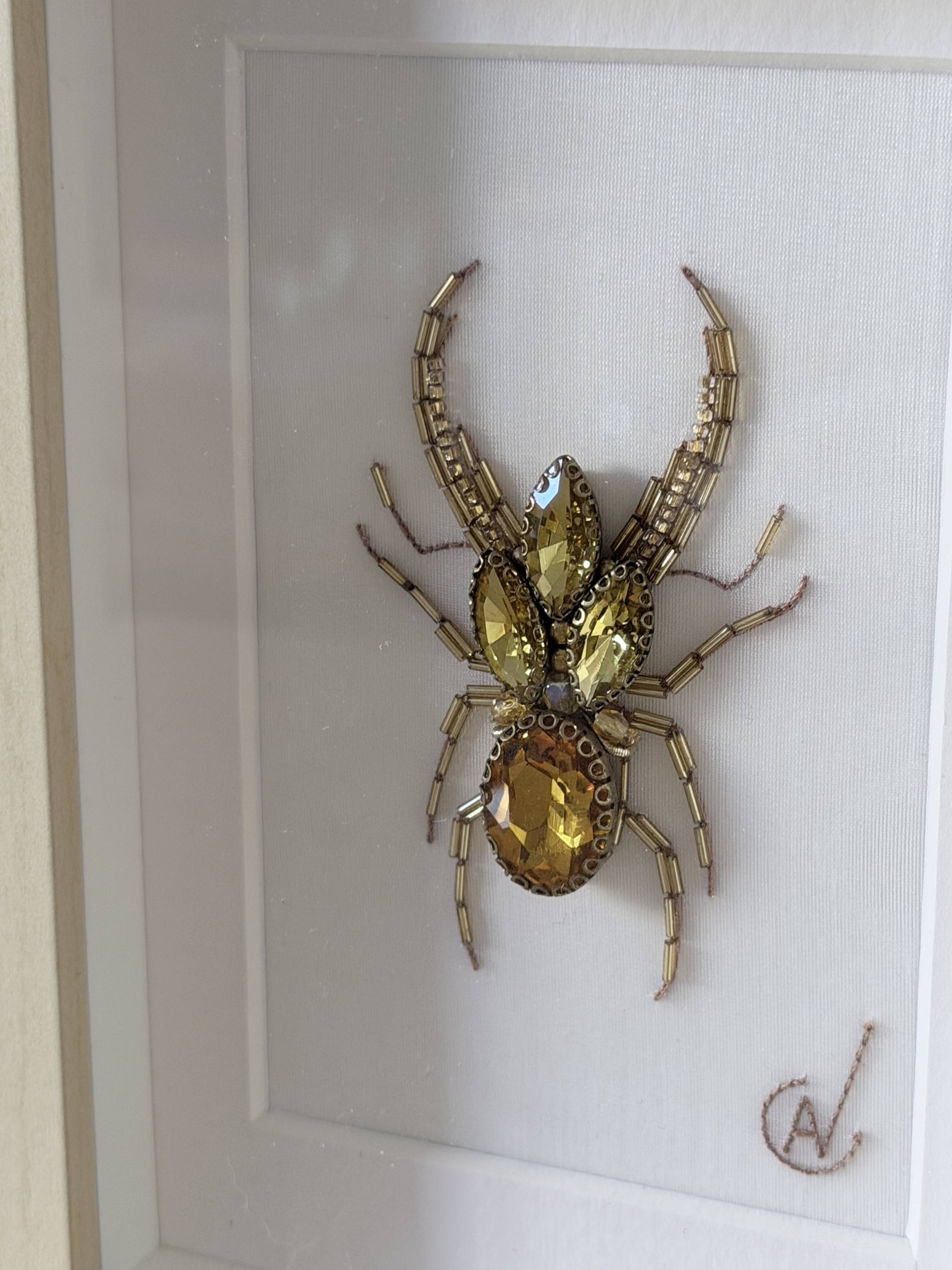 Tableau insecte brodé à la main (pièce unique)