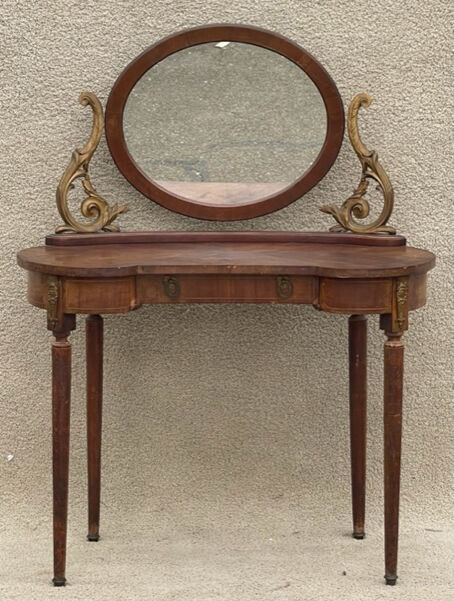 1900s period hairdresser