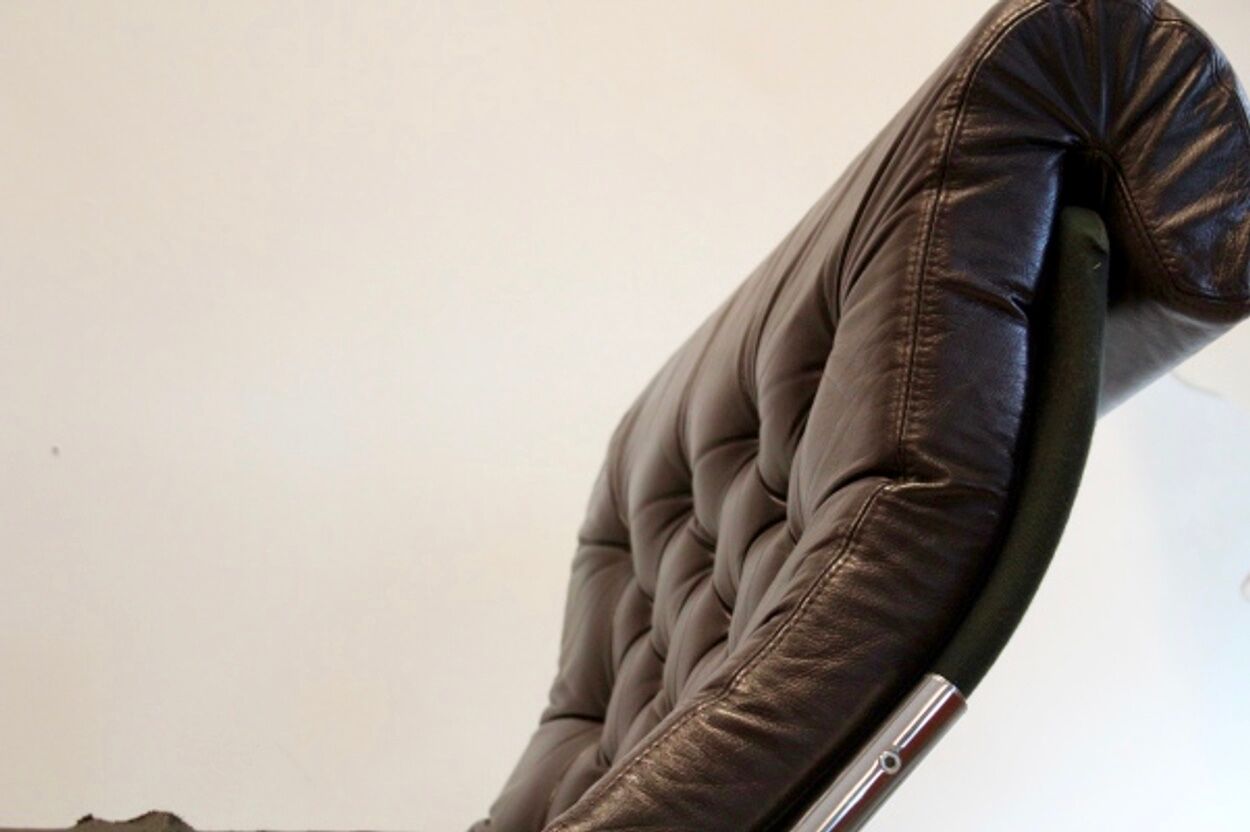 Paire de fauteuils 'bore' en cuir Noboru Nakamura avec pouf, années 1970