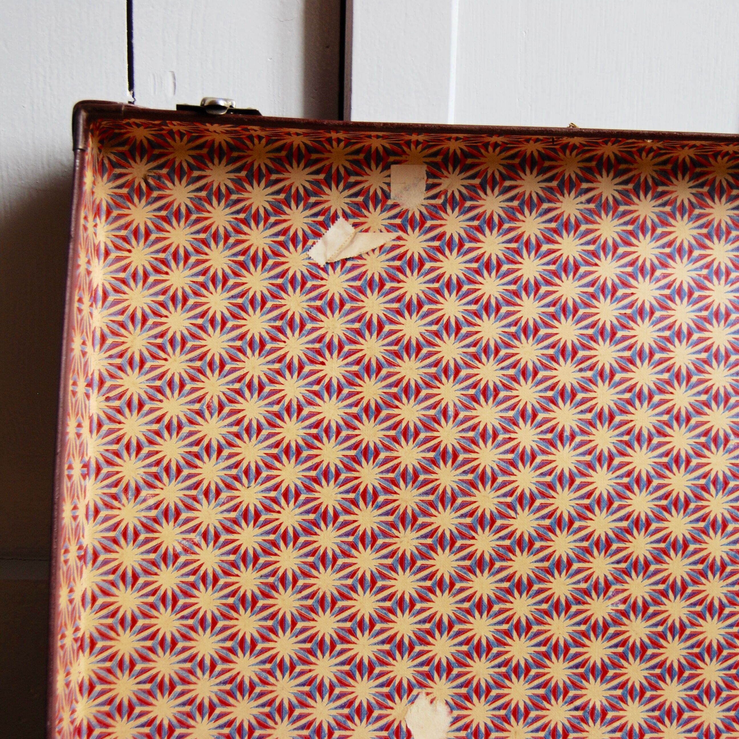 "The favorite" bordeaux vintage suitcase