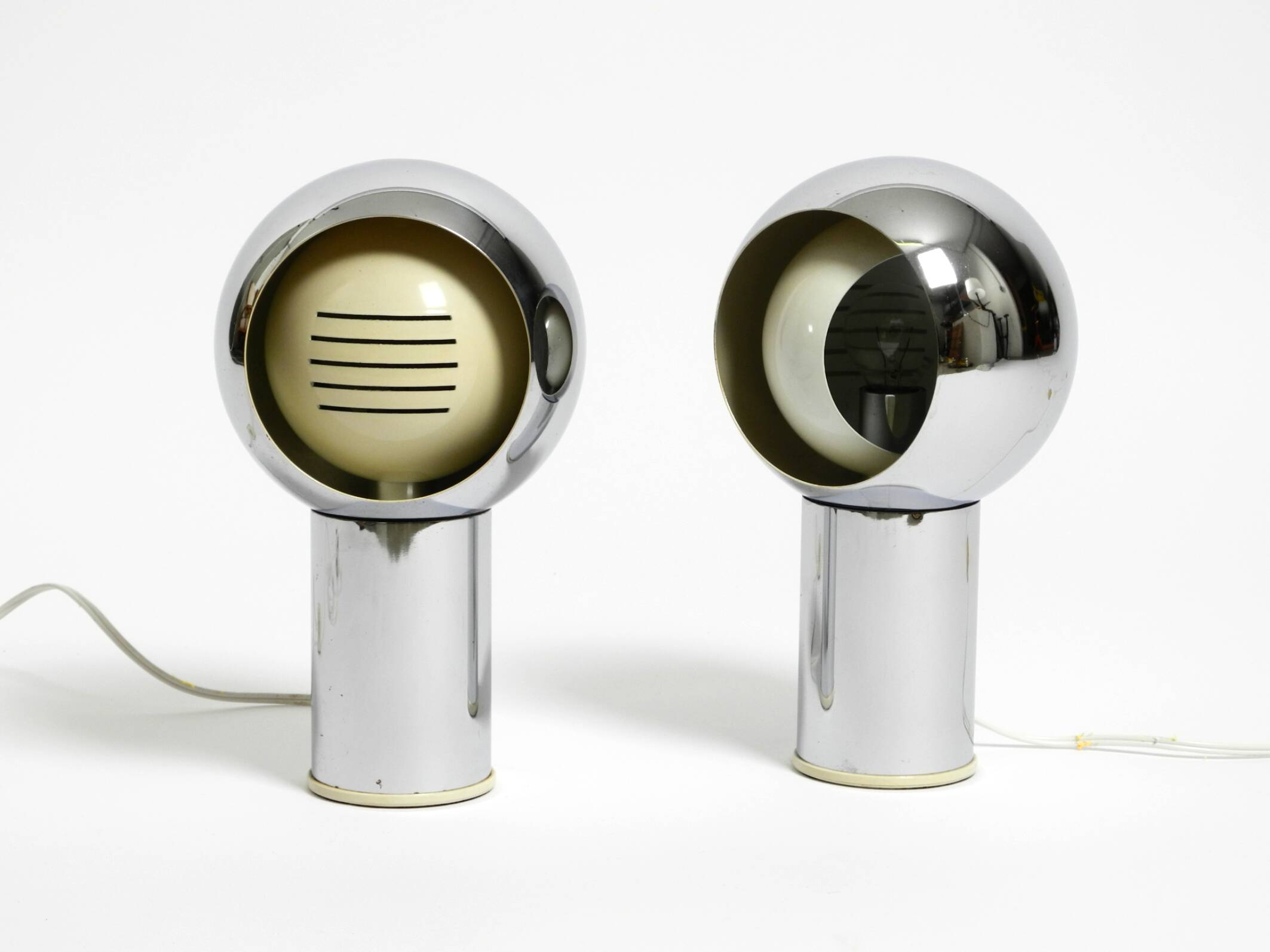 Pair of large Mid Century Space Age chrome table lamps - Made in Italy