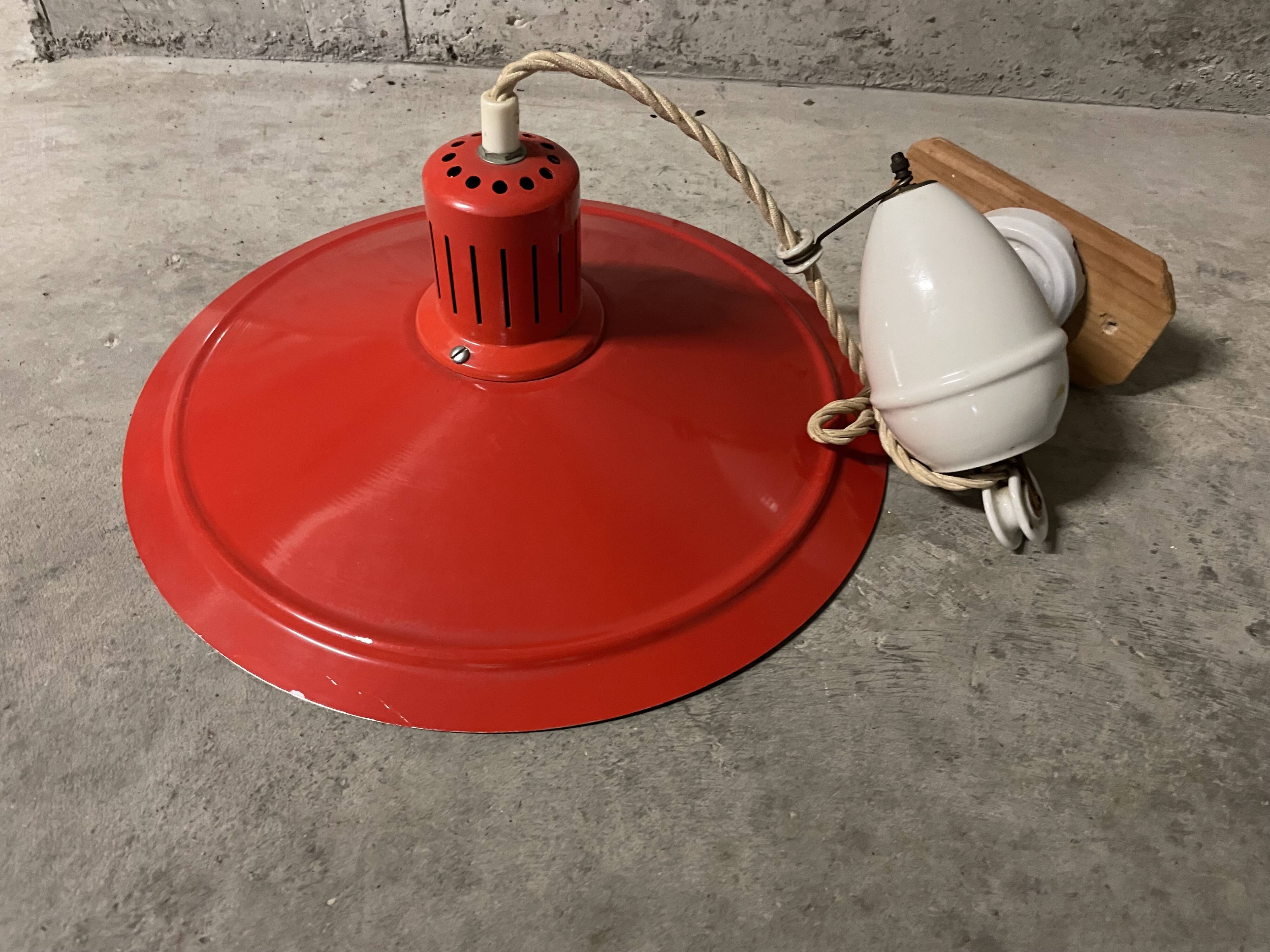 Suspension rises and falls 60s